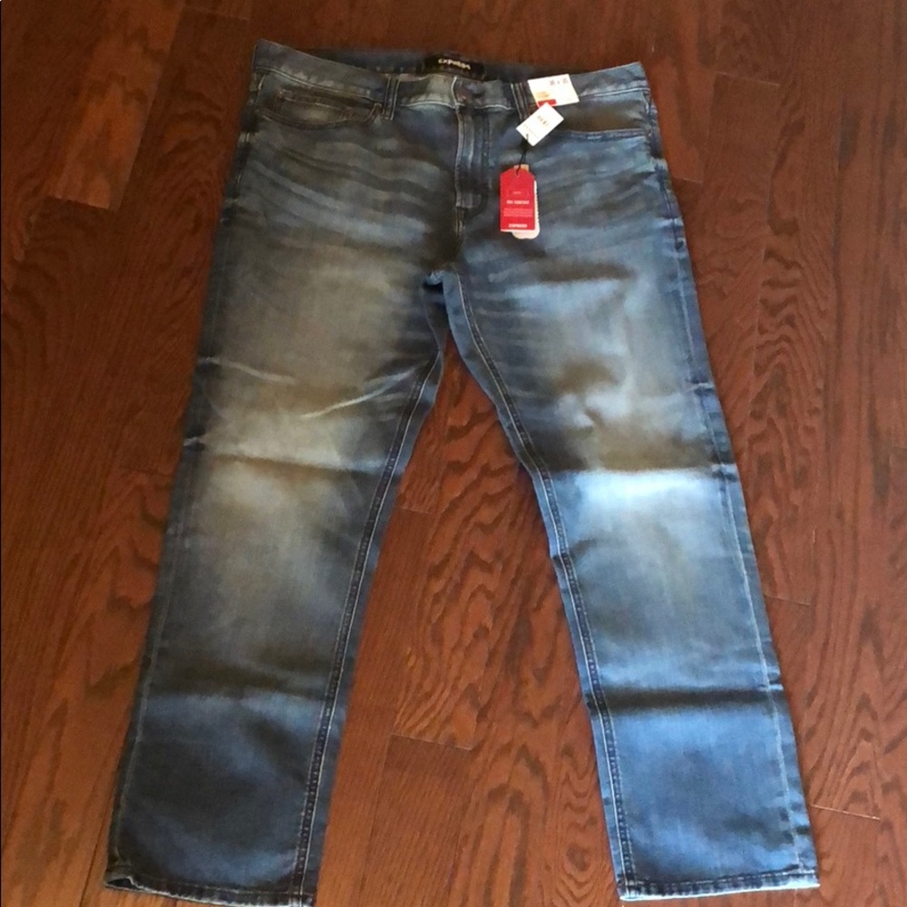 NEW WITH TAGS Express Men’s Classic Straight Jeans